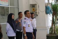 Kadishub Kota Makassar, Zainal Ibrahim memberikan pengarahan menangani parkir liar yang kerap meresahkan masyarakat di Kota Makassar.