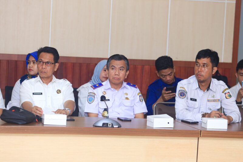 Rapat koordinasi evaluasi Ranperda RTRW yang dihadiri Kepala Dinas Perhubungan (Dishub) Kota Makassar berlangsung di Ruang Rapat Jeneberang, Dinas Sumber Daya Air, Cipta Karya, dan Tata Ruang Provinsi Sulawesi Selatan, Gedung 1 Lantai 2, di Jl. Andi Pangeran Pettarani, Makassar.