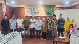 Dalam lokakarya, akademisi dari Universitas Hasanuddin, Dr. Amril Hans, S.AP., MPA, diundang sebagai narasumber untuk membagikan pengetahuan tentang penyusunan kurikulum yang sesuai dengan standar akademik.