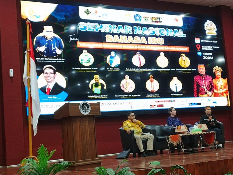 Kegiatan berlangsung pada Jum'at, 21 Februari 2025 tersebut dihadiri oleh para narasumber terkemuka dari dalam dan luar negeri, termasuk Wakil Rektor II Universitas Muhammadiyah Makassar, Prof. Dr. Andi Sukri Syamsuri, M.Hum., dan Konsulat Jenderal Australia, Todd Dias.